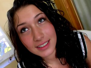  Tímida nena adolescente Chupa Por dinero en esta firmaescena de