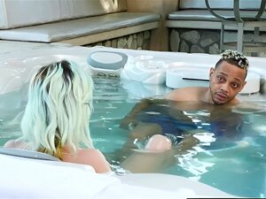 DEVILS FILM-Follada Caliente Después De Un Momento Travieso En Un Spa