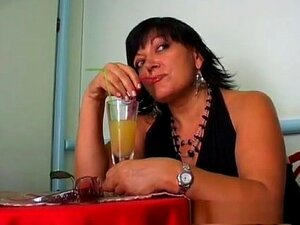 Pornstar loca en la escena porno madura y peluda más caliente. En