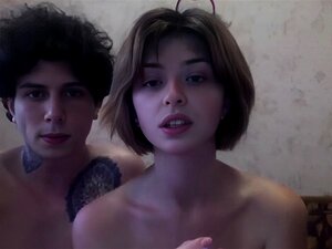 ¡Mira esta candente y auténtica sesión de sexo webcam de esta