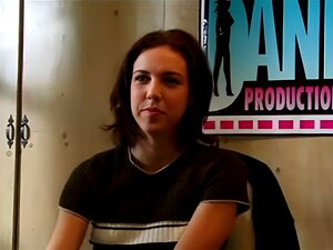 Descubre el placer prohibido de una prometedor seductora conquistando