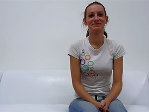 Amateur Checa Morena Sarka en Actuación en Solitario