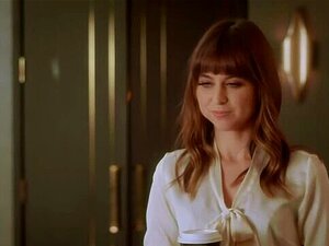 ¡Lamento al tonto! - Maitland Ward es el Dom con arnés de Riley Reid