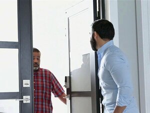 Vienna estiró su coño para una buena follada. El tío pervertido de