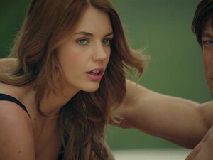 La modelo de moda Blake Edens tiene una sesión de sexo intensa. Por