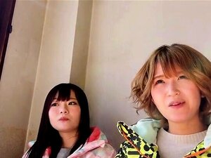 La encantadora oriental de vacaciones disfruta de una follada hardcore