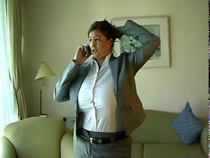Mujer de Negocios Tetona