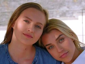 Estos modelos sexys realmente saben cómo pasar unas vacaciones. Mira