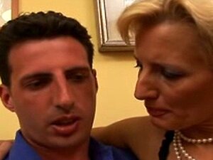 MILF ITALIANA SE FOLLA