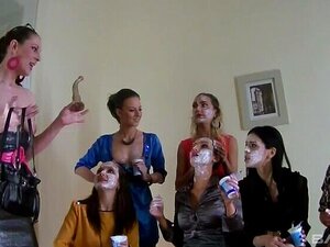 Fiesta de sexo loca, cualquier excusa para una escena de regalo