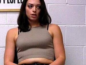 Oficial de seguridad pilla y suspende al lindo ladrón de tiendas y la