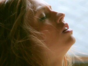 Eufrat - Orgasmo al aire libre. La diosa Eufrat aprovecha el aire