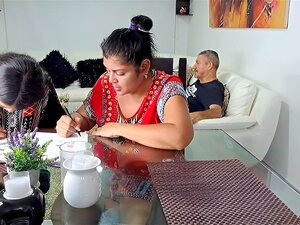 El viejo cachondo recibe una mamada de una puta. Aly no sabe nada.