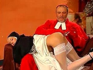 Monja y Sacerdote M27